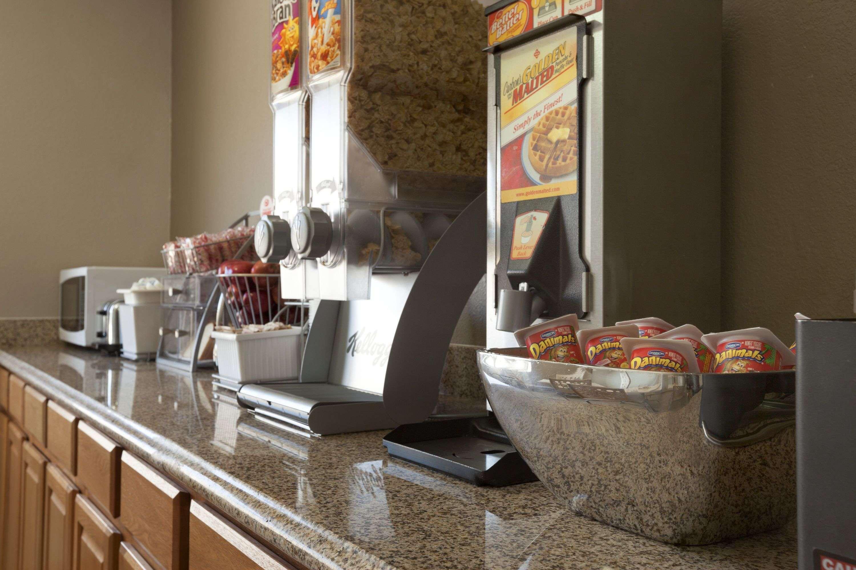 Super 8 By Wyndham Fremont Ne Motel Buitenkant foto