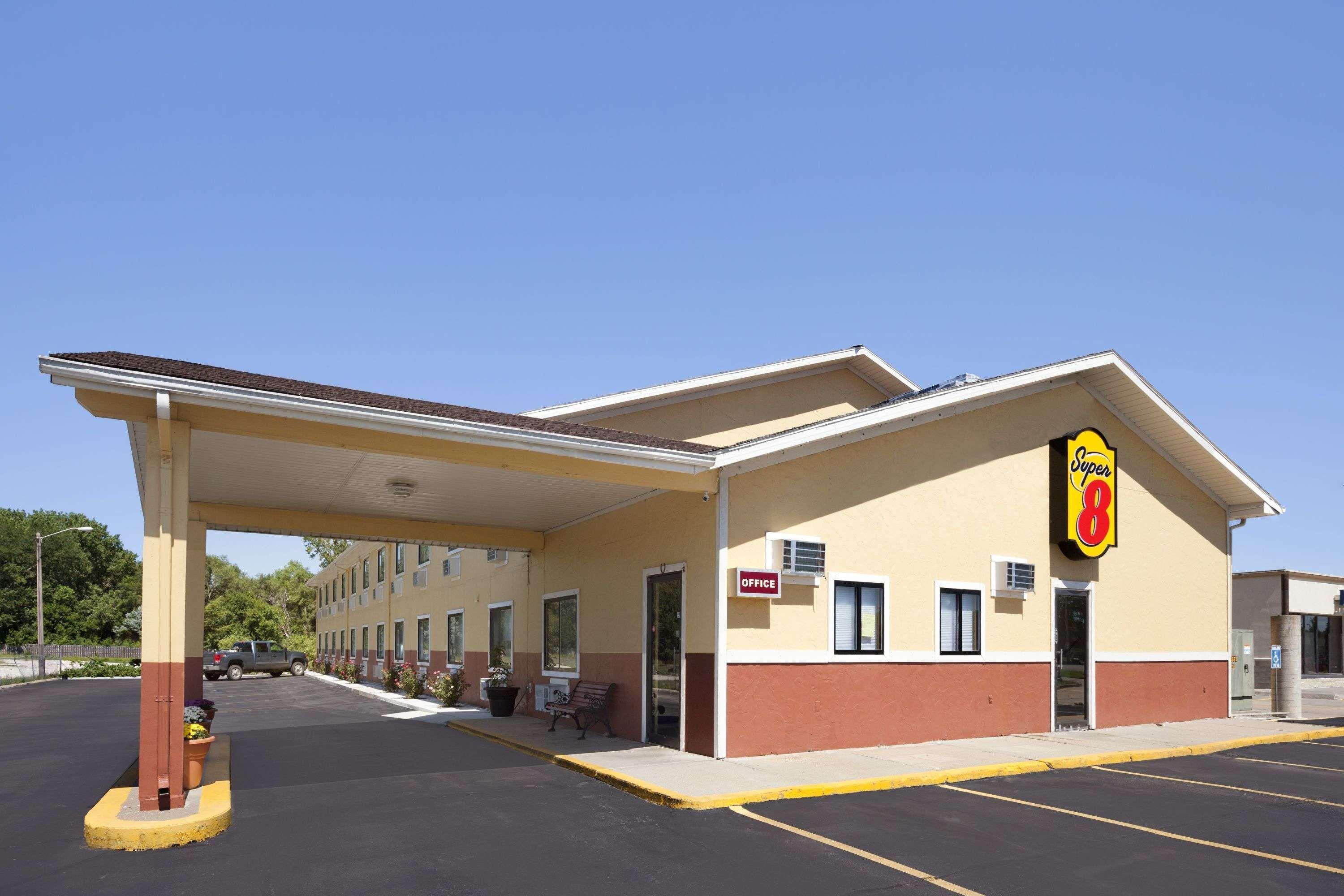 Super 8 By Wyndham Fremont Ne Motel Buitenkant foto