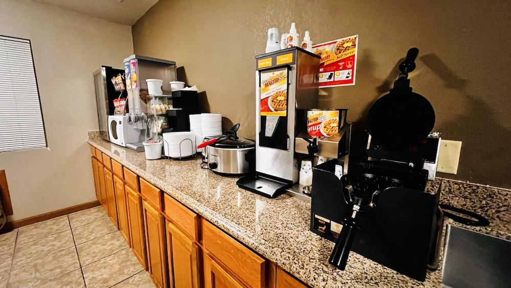 Super 8 By Wyndham Fremont Ne Motel Buitenkant foto