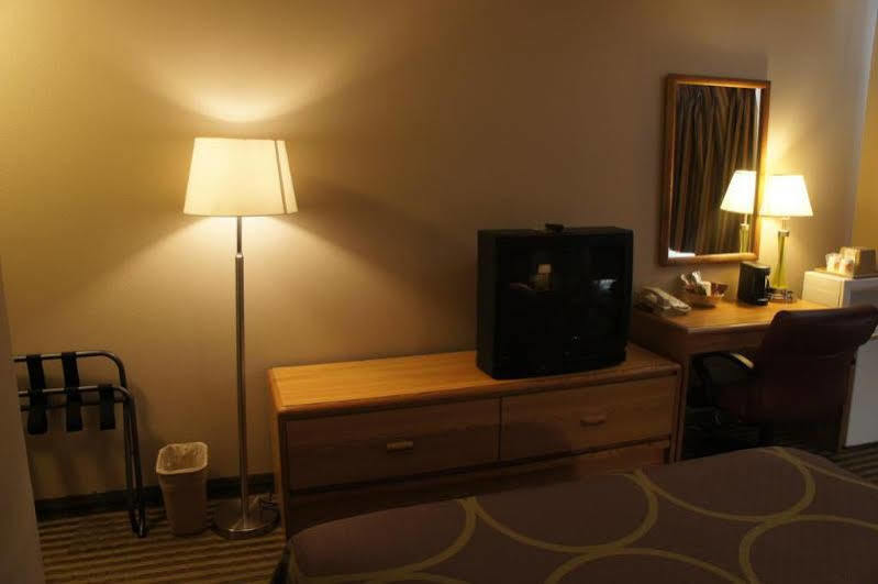 Super 8 By Wyndham Fremont Ne Motel Buitenkant foto